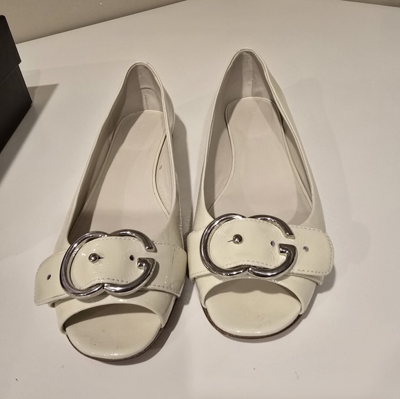 Gucci ivory peep toe flats - Picture 1 of 6